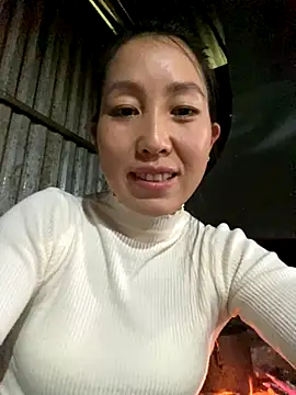 Huong-Ly online show from 11-13-25, 01:42