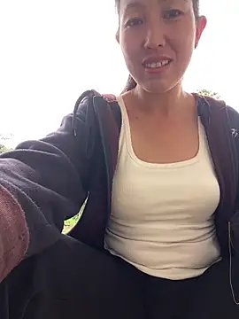 Snapshot of Huong-Ly chatting on 10-16-25, 07:38 Huong-Ly online show from 10-16-25, 07:38