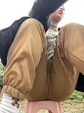 Huong-Ly online show from 12-23-25, 02:33