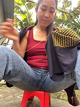 Snapshot of Huong-Ly chatting on 10-19-25, 01:41 Huong-Ly online show from 10-19-25, 01:41