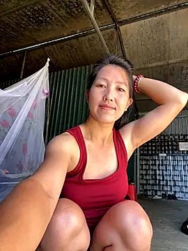 Snapshot of Huong-Ly chatting on 10-05-25, 01:40 Huong-Ly online show from 10-05-25, 01:40