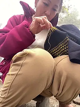 Huong-Ly online show from 12-04-25, 02:32