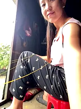 Snapshot of Huong-Ly chatting on 09-23-25, 01:34 Huong-Ly online show from 09-23-25, 01:34