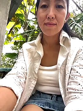 Snapshot of Huong-Ly chatting on 10-17-25, 03:21 Huong-Ly online show from 10-17-25, 03:21