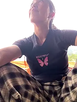 Snapshot of Huong-Ly chatting on 09-24-25, 07:48 Huong-Ly online show from 09-24-25, 07:48