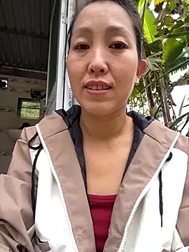 Huong-Ly online show from 10-24-25, 01:59