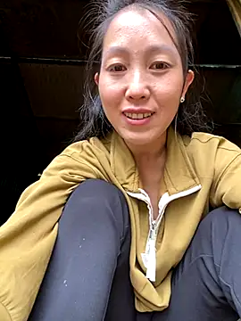 Snapshot of Huong-Ly chatting on 10-21-25, 03:17 Huong-Ly online show from 10-21-25, 03:17