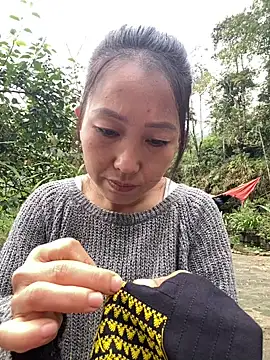 Snapshot of Huong-Ly chatting on 10-09-25, 01:06 Huong-Ly online show from 10-09-25, 01:06