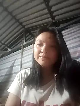 Snapshot of MuiNay chatting on 10-16-25, 10:07 MuiNay online show from 10-16-25, 10:07