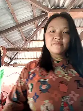 Snapshot of MuiNay chatting on 10-11-25, 10:38 MuiNay online show from 10-11-25, 10:38