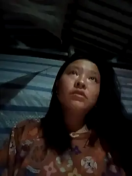 Snapshot of MuiNay chatting on 10-10-25, 10:32 MuiNay online show from 10-10-25, 10:32