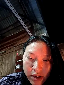 Snapshot of MuiNay chatting on 10-21-25, 10:14 MuiNay online show from 10-21-25, 10:14