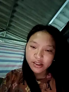 Snapshot of MuiNay chatting on 10-13-25, 11:16 MuiNay online show from 10-13-25, 11:16