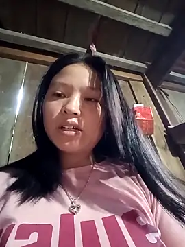 Snapshot of MuiNay chatting on 10-18-25, 11:18 MuiNay online show from 10-18-25, 11:18