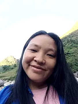 Snapshot of MuiNay chatting on 10-10-25, 12:11 MuiNay online show from 10-10-25, 12:11