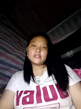 Snapshot of MuiNay chatting on 10-12-25, 10:49 MuiNay online show from 10-12-25, 10:49