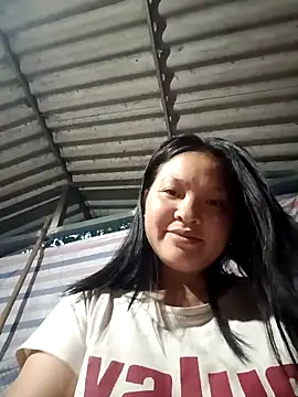 Snapshot of MuiNay chatting on 10-21-25, 11:04 MuiNay online show from 10-21-25, 11:04