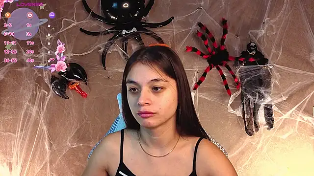 Snapshot of Leila_Hefner chatting on 10-15-25, 02:43 Leila Hefner online show from 10-15-25, 02:43