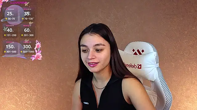 Snapshot of Leila_Hefner chatting on 10-10-25, 02:34 Leila Hefner online show from 10-10-25, 02:34