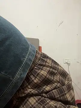 Snapshot of crhong666 chatting on 04-06-26, 12:28 crhong666 online show from 04-06-26, 12:28