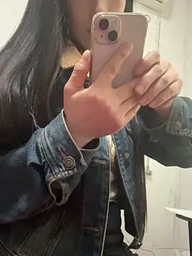 Snapshot of crhong666 chatting on 03-31-26, 12:45 crhong666 online show from 03-31-26, 12:45