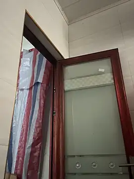 Snapshot of crhong666 chatting on 02-15-26, 01:17 crhong666 online show from 02-15-26, 01:17