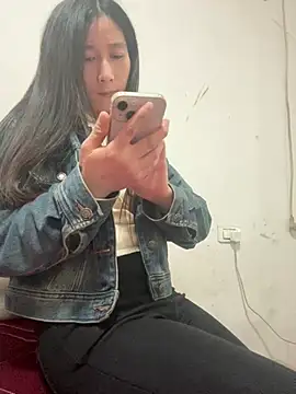 Snapshot of crhong666 chatting on 03-29-26, 12:23 crhong666 online show from 03-29-26, 12:23