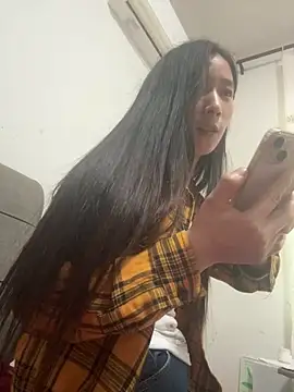 Snapshot of crhong666 chatting on 04-13-26, 12:58 crhong666 online show from 04-13-26, 12:58