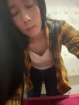 Snapshot of crhong666 chatting on 04-12-26, 12:36 crhong666 online show from 04-12-26, 12:36