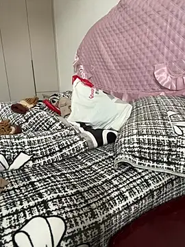 Snapshot of crhong666 chatting on 02-21-26, 12:56 crhong666 online show from 02-21-26, 12:56