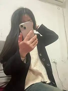 Snapshot of crhong666 chatting on 04-15-26, 01:11 crhong666 online show from 04-15-26, 01:11