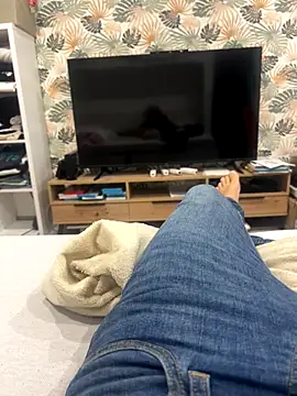 Snapshot of LesAmantsAE2 chatting on 09-18-25, 07:44 LesAmantsAE2 online show from 09-18-25, 07:44