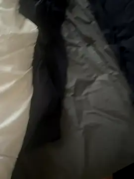 Snapshot of LesAmantsAE2 chatting on 10-12-25, 07:10 LesAmantsAE2 online show from 10-12-25, 07:10