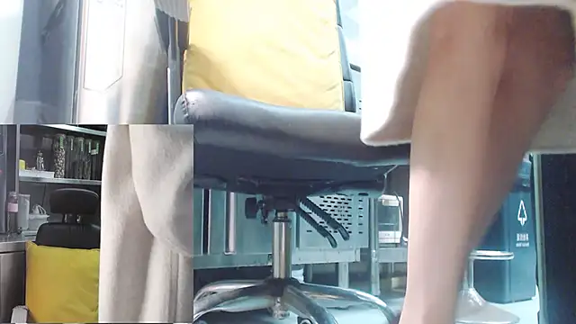 Eileen-L online show from 12-02-25, 02:30