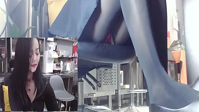 Eileen-L online show from 10-27-25, 02:34