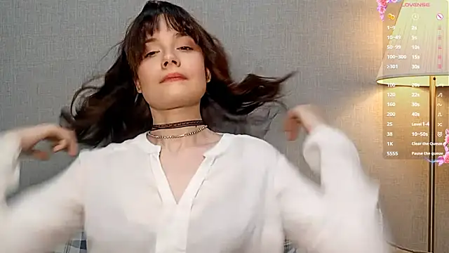 Honeey Beee online show from 12-16-25, 06:34