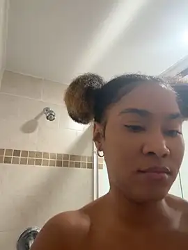 LuckyKhloe online show from 05-05-26, 07:17
