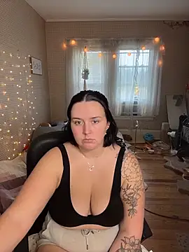 Snapshot of goddesskass chatting on 10-20-25, 01:44 goddesskass online show from 10-20-25, 01:44