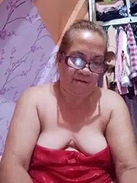 Snapshot of vickyhot1966 chatting on 06-10-26, 01:56 vickyhot1966 online show from 06-10-26, 01:56