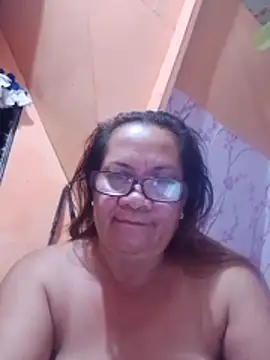 Snapshot of vickyhot1966 chatting on 05-18-26, 03:39 vickyhot1966 online show from 05-18-26, 03:39