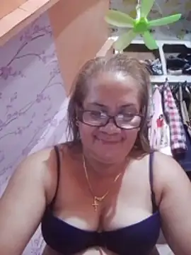 Snapshot of vickyhot1966 chatting on 06-19-26, 09:20 vickyhot1966 online show from 06-19-26, 09:20