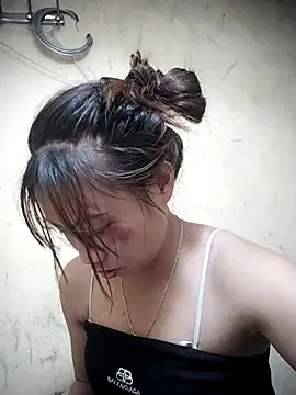 Dung-Thao19 online show from 10-28-25, 01:43