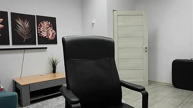 Laura Chaplin online show from 11-06-25, 05:39