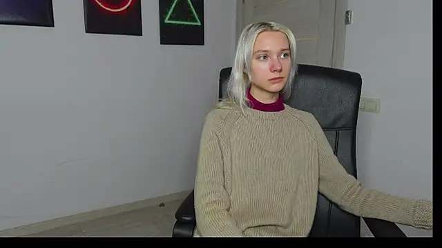 Laura Chaplin online show from 10-15-25, 12:46