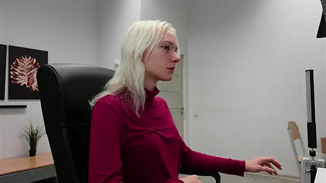 Laura Chaplin online show from 09-20-25, 05:56