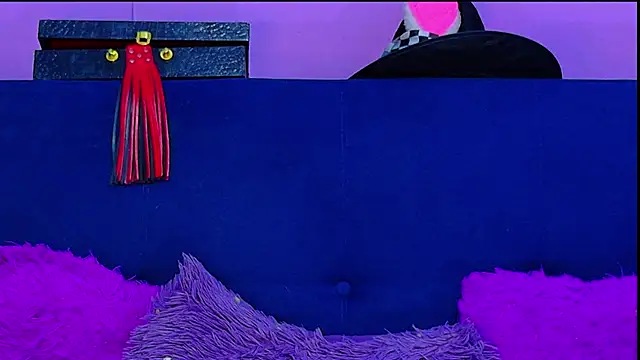 Snapshot of CristalRose chatting on 02-14-26, 05:13 CristalRose online show from 02-14-26, 05:13