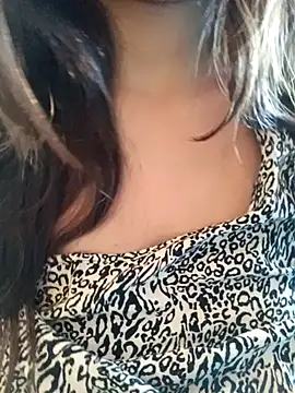 Hott Muskan online show from 12-23-25, 10:03