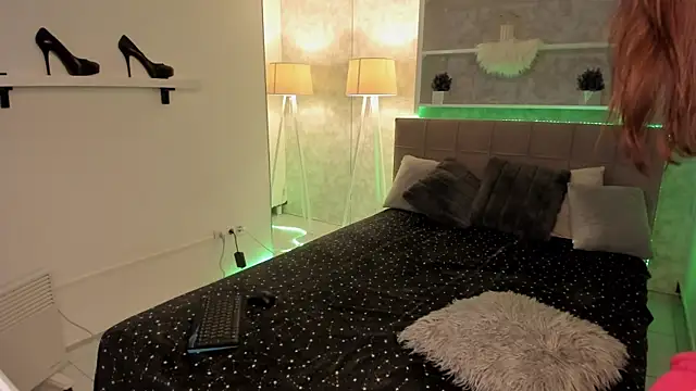 IsabelKiss online show from 11-15-25, 06:39