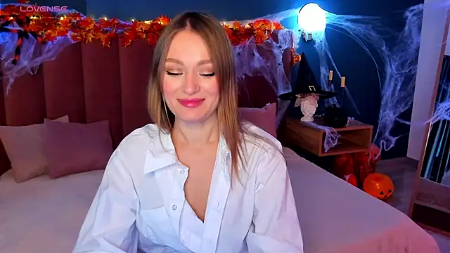 EvelynPoole online show from 10-17-25, 01:31