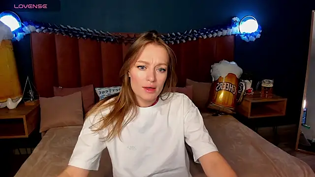 EvelynPoole online show from 10-05-25, 01:29